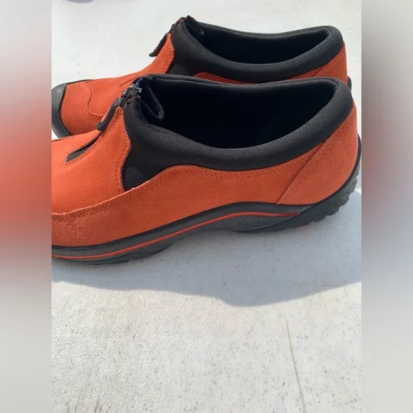 Clogs - Picture 2 of 3